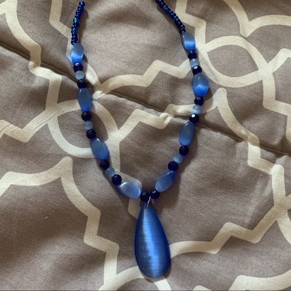 Handmade blue beaded necklace - Picture 2 of 2